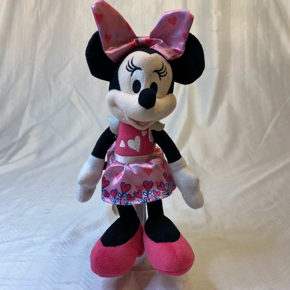 Minnie mouse with great smile. Pre-owned.